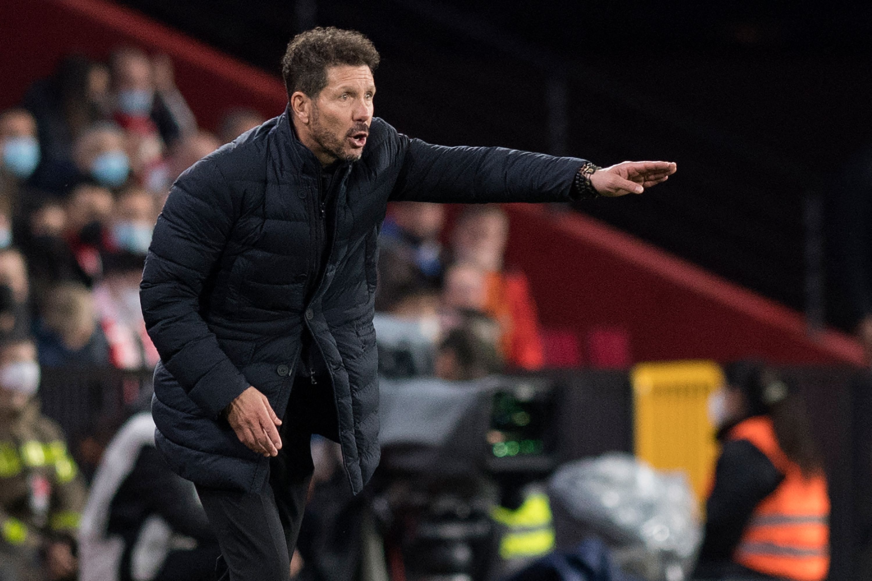 Atletico Madrid's Argentinian coach Diego Simeone reacts during the Spanish league football match between Granada FC and Club Atletico de Madrid at Nuevo Los Carmenes stadium in Granada on December 22, 2021. (Photo by JORGE GUERRERO / AFP)
