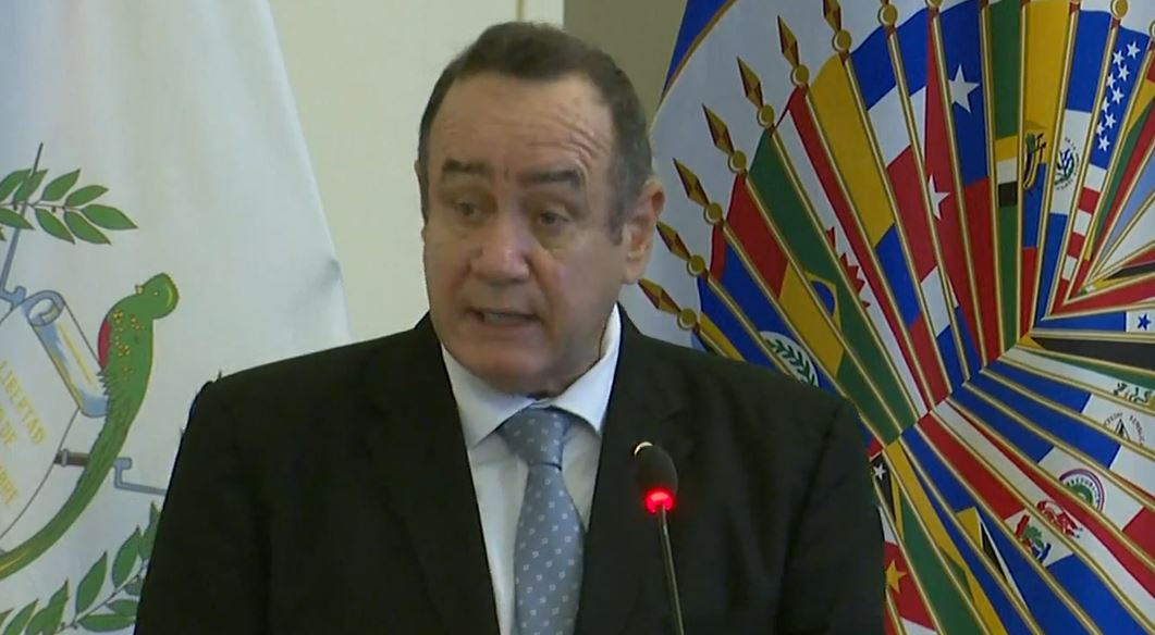 Alejandro Giammattei habla en sesión de la OEA. (Foto Prensa Libre: Tomada de Canal de Gobierno)