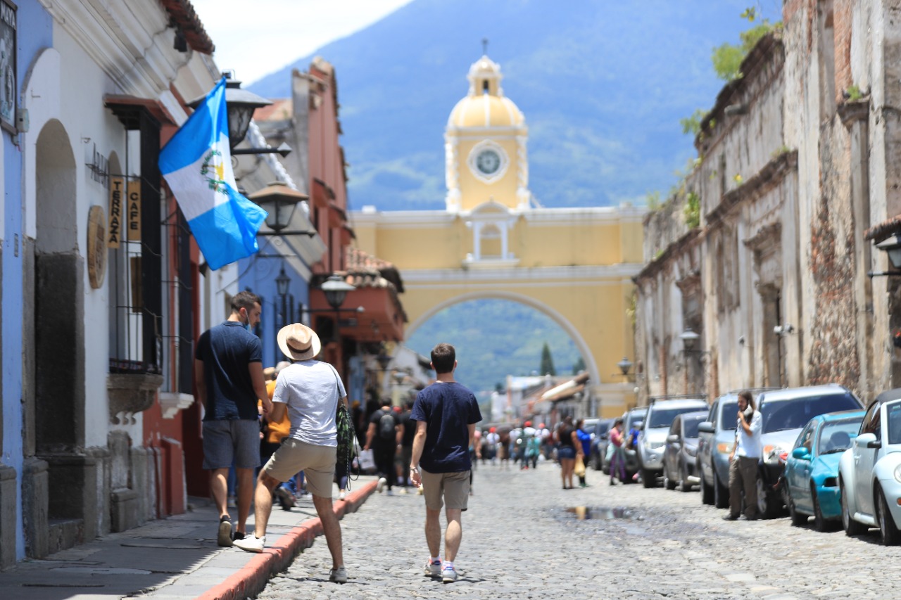 Antigua Guatemala es uno de los destinos de los turistas nacionales para recibir el Año Nuevo y la ocupación está completa, según la Municipalidad. (Foto Prensa Libre: Hemeroteca) 