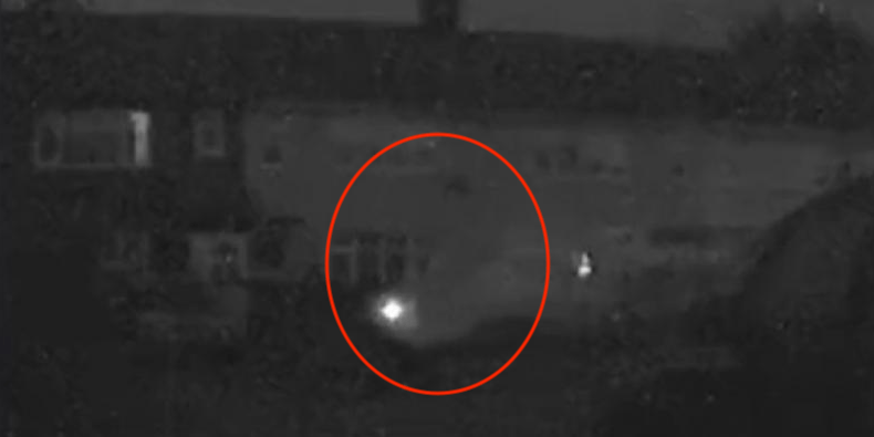 El fantasma sorprendió en una antigua fábrica de ladrillos. (Foto: captura de pantalla del video original). 