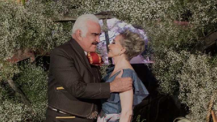 Vicente Fernández y Cuquita se conocieron en su infancia porque eran vecinos. (Foto Prensa Libre: Instagram)