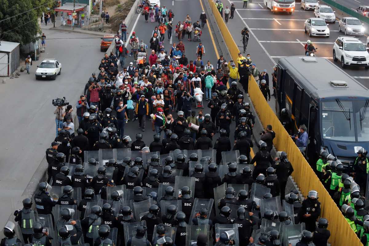 Crisis migratoria: enfrentamiento entre policías y migrantes deja al menos 17 heridos en México
