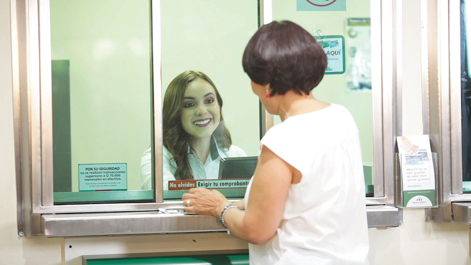 Banco Azteca premiará la preferencia de sus clientes que cobran sus remesas en esta institución financiera. Foto Prensa Libre: Cortesía.