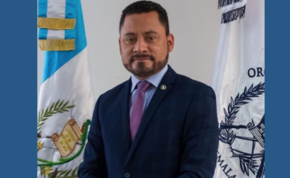El juez guatemalteco Carlos Giovanni Ruano Pineda será premiado en EE. UU. por labor anticorrupción. (Foto Prensa Libre: Tomada de @StateINL)