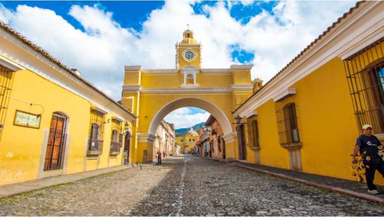 La Antigua Guatemala es uno de los sitios más visitados por el turismo nacional e internacional. (Foto Prensa Libre: Cortesía Inguat)