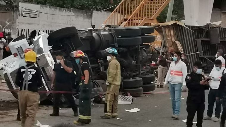 55 migrantes murieron a bordo de un camión en Tuxtla Gutiérrez. (Foto Prensa Libre: EFE)