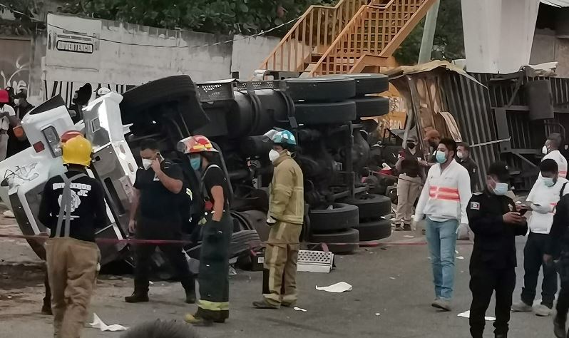 Más de 50 migrantes perdieron la vida en un accidente de tránsito en Chiapas, México. (Foto Prensa Libre: EFE)
