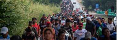 Los migrantes, parte de una caravana en camino hacia Loma Bonita, en el estado mexicano de Veracruz, el jueves 18 de noviembre de 2021.
