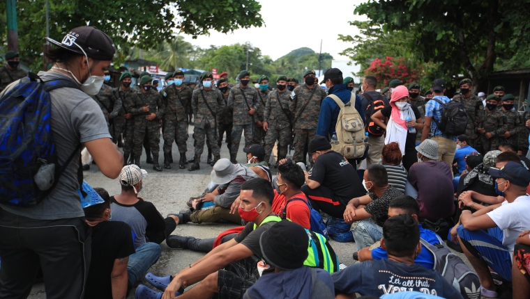 Miles de personas se ven obligadas a huir de su país por la violencia imperante en sus países de origen. (Foto Prensa Libre: Hemeroteca PL)