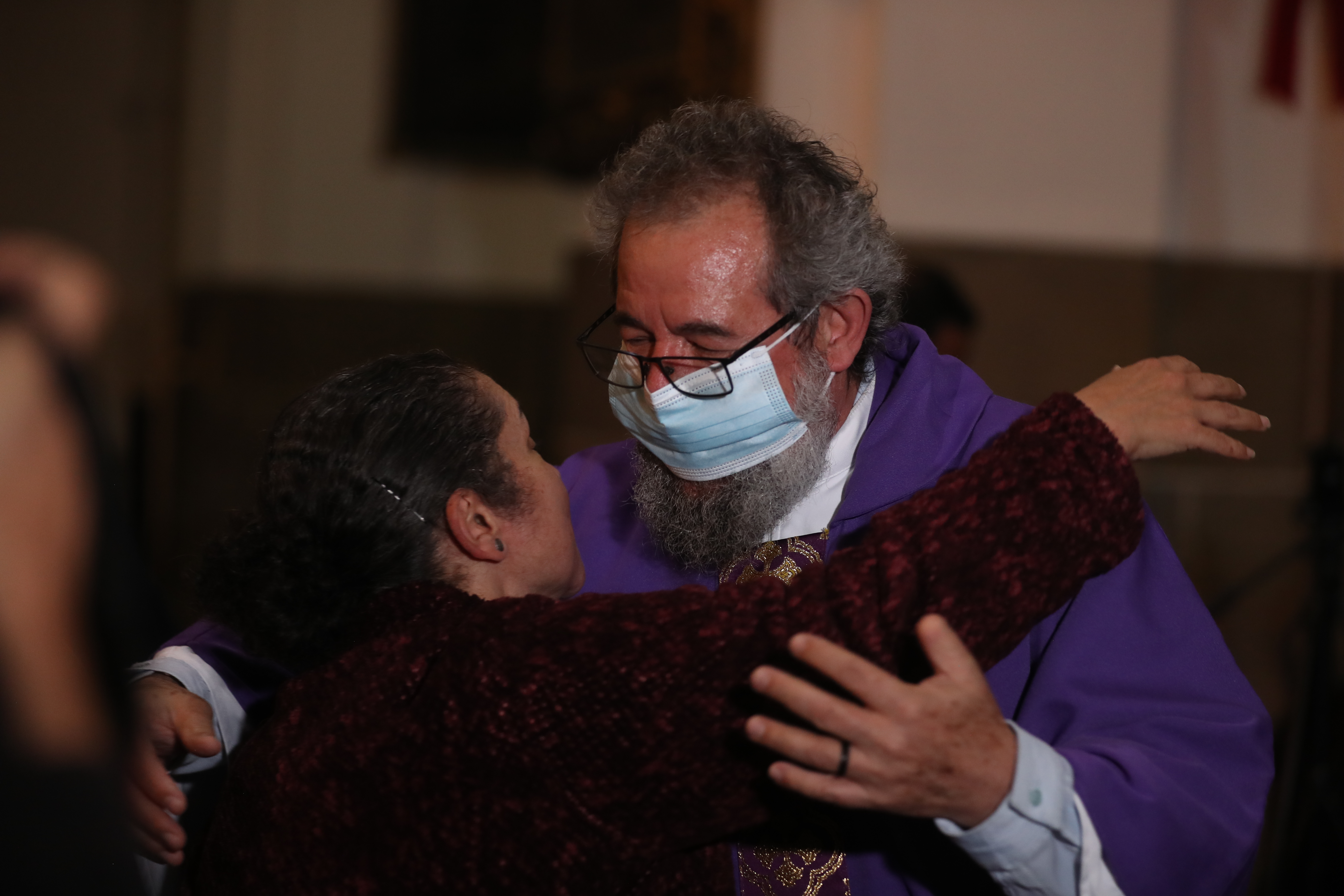 MISA MIGRANTES, PADRE VERZELETTI. En memoria de los migrantes fallecidos en Mxico el pasado 9 de diciembre en Mxico, en un accidente de trnsito, se realiz una misa en Catedral Metropolitana. Fue presidida por el Padre Mauro Verzeletti, quien pas 23 aos trabajando por la defensa de los derechos humanos de los migrantes. Luego de estos 23 aos, se marcha de Guatemala a estudiar Ciencias Polticas. En la imagen, misa por los migrantes. Da Internacional del Migrante. Juan Diego Gonzlez. 171221