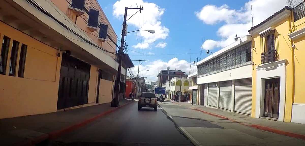 Video: hombre escapa de delincuentes que pretendían asaltarlo en la zona 1 capitalina