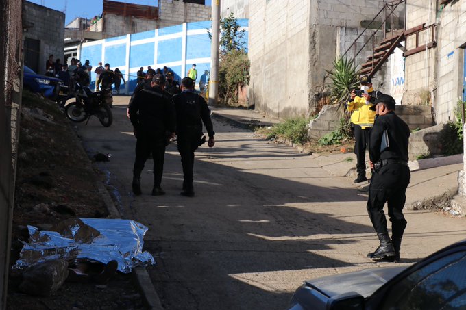 Ataque armado en un asentamiento en Villa Nueva deja dos mujeres muertas y una más resulta herida, reporta la Policía Nacional Civil. (Foto Prensa Libre: CBV) 