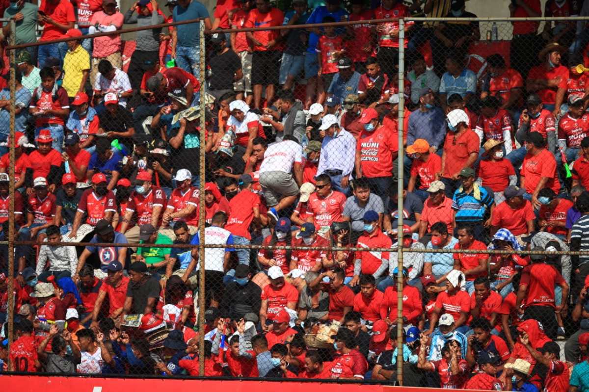 Miles de aficionados del Deportivo Malacateco abarrotan el Estadio Santa Lucía en la final de ida del Torneo Apertura 2021