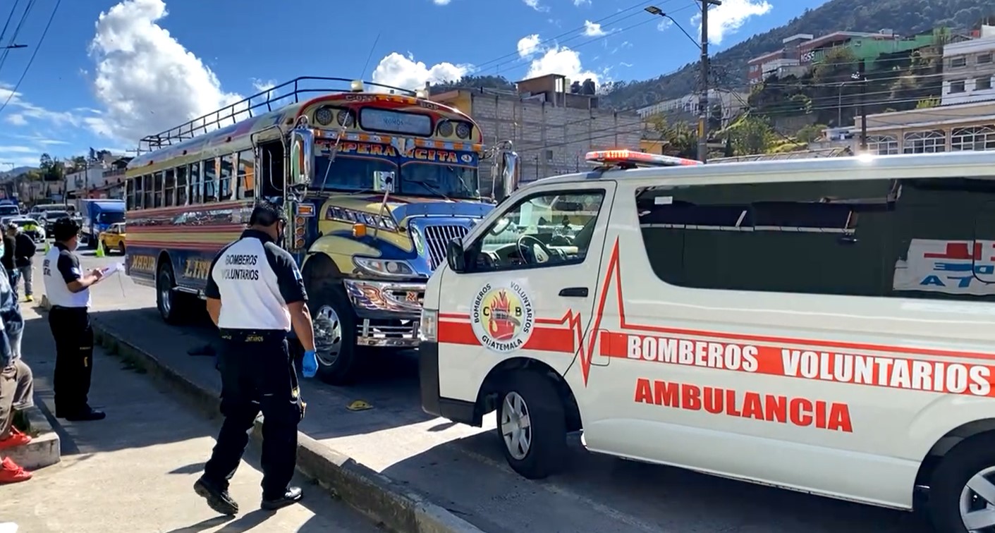 Sicarios ejecutan al hijo de un transportista de autobuses que cubren la ruta entre Totonicapán y Xela. La línea de transporte era extorsionada. (Foto Prensa Libre: Captura de video) 