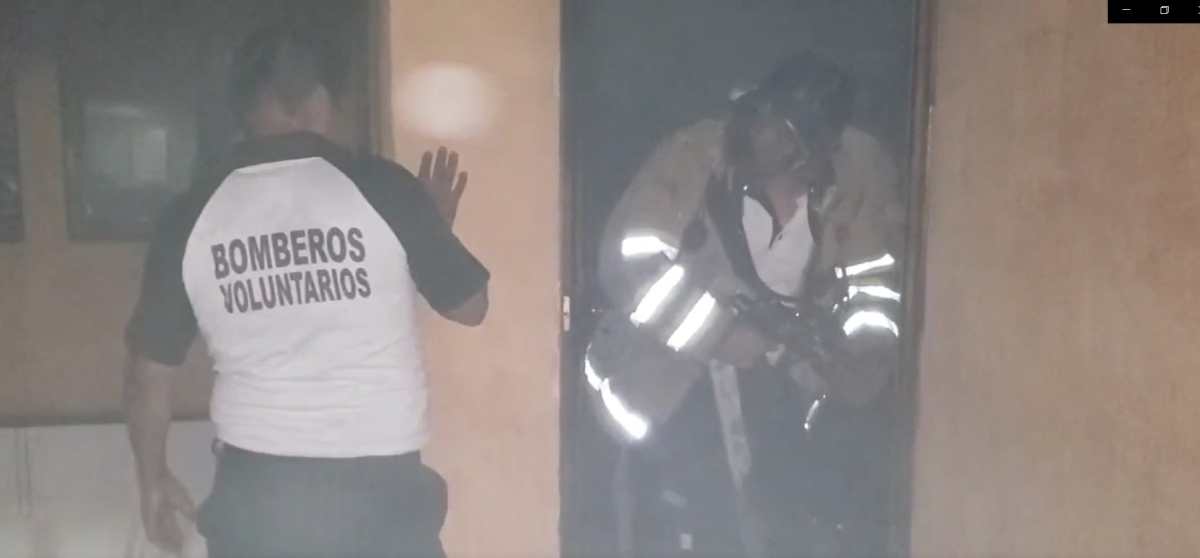 Video: se quema una bodega de una estación de los Bomberos Voluntarios