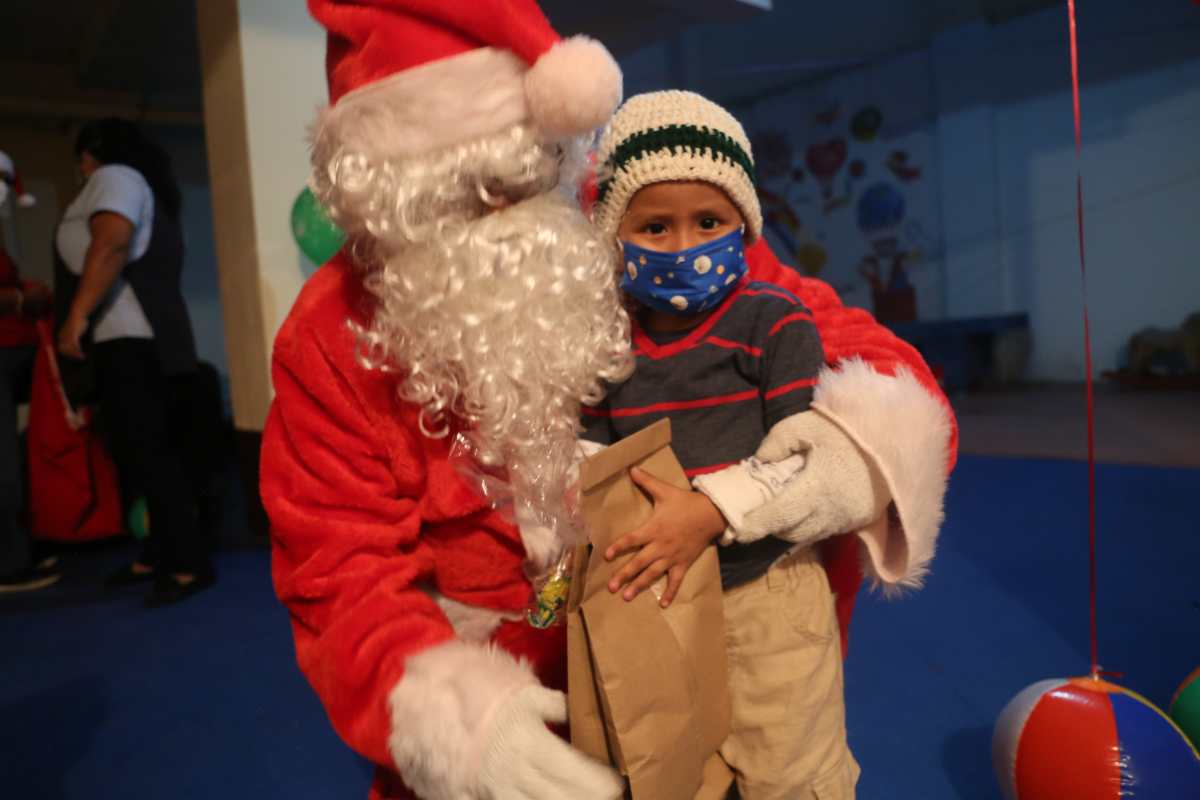 21 días de dar felicidad: Santa Claus entrega obsequios (Día 21)