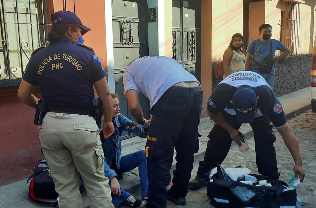 Una turista australiana fue asaltada en una calle de Antigua Guatemala. (Foto Prensa Libre: PNC)