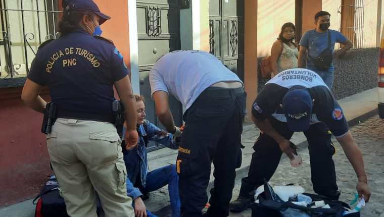Una turista australiana fue asaltada en una calle de Antigua Guatemala. (Foto Prensa Libre: PNC)