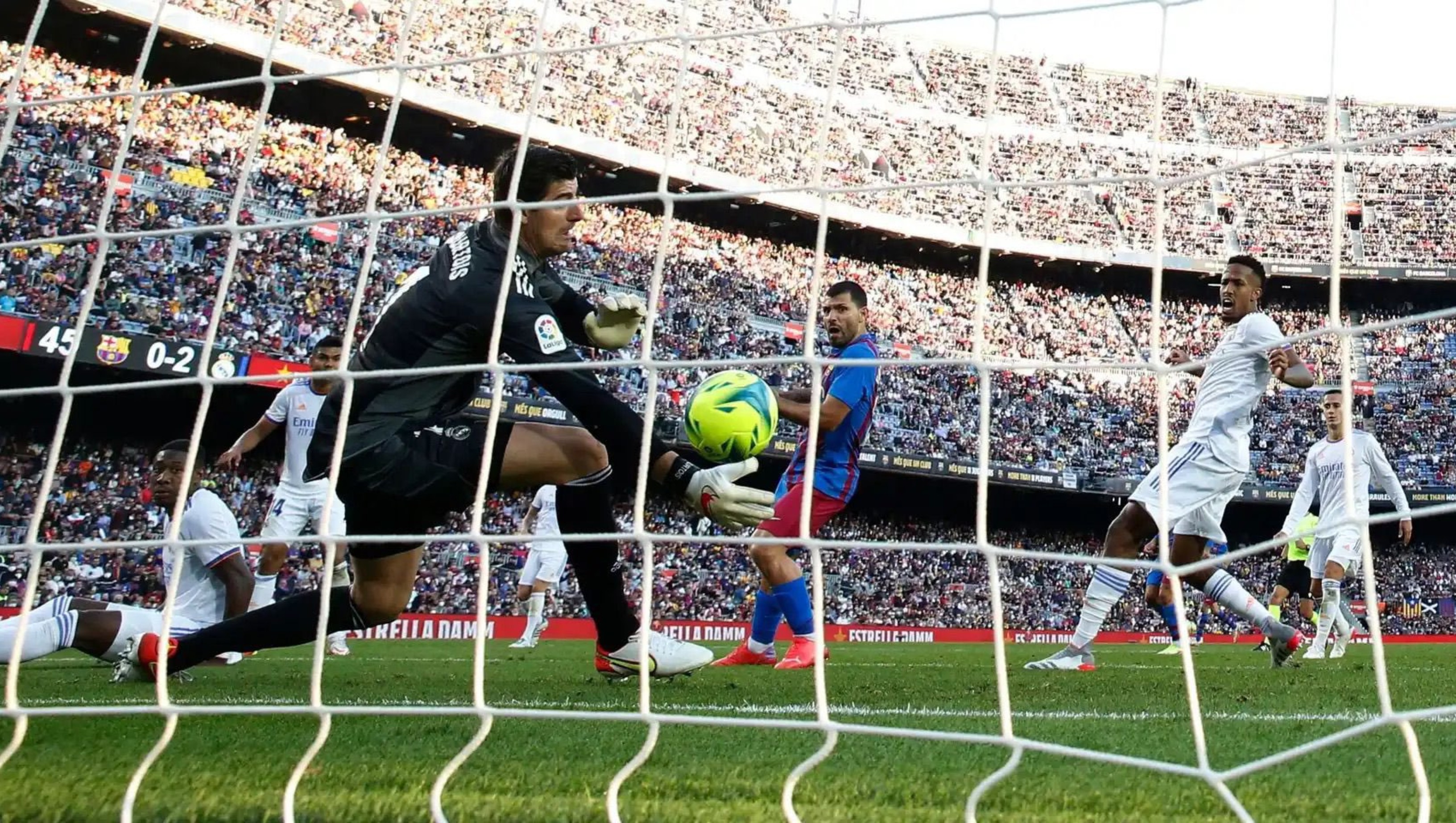 El guardameta del Real Madrid y la Selección de Bélgica, Thibaut Courtois, publicó esta foto acompañado de un mensaje tras el retiro de Sergio Agüero de las canchas. Foto Twitter Thibaut Courtois