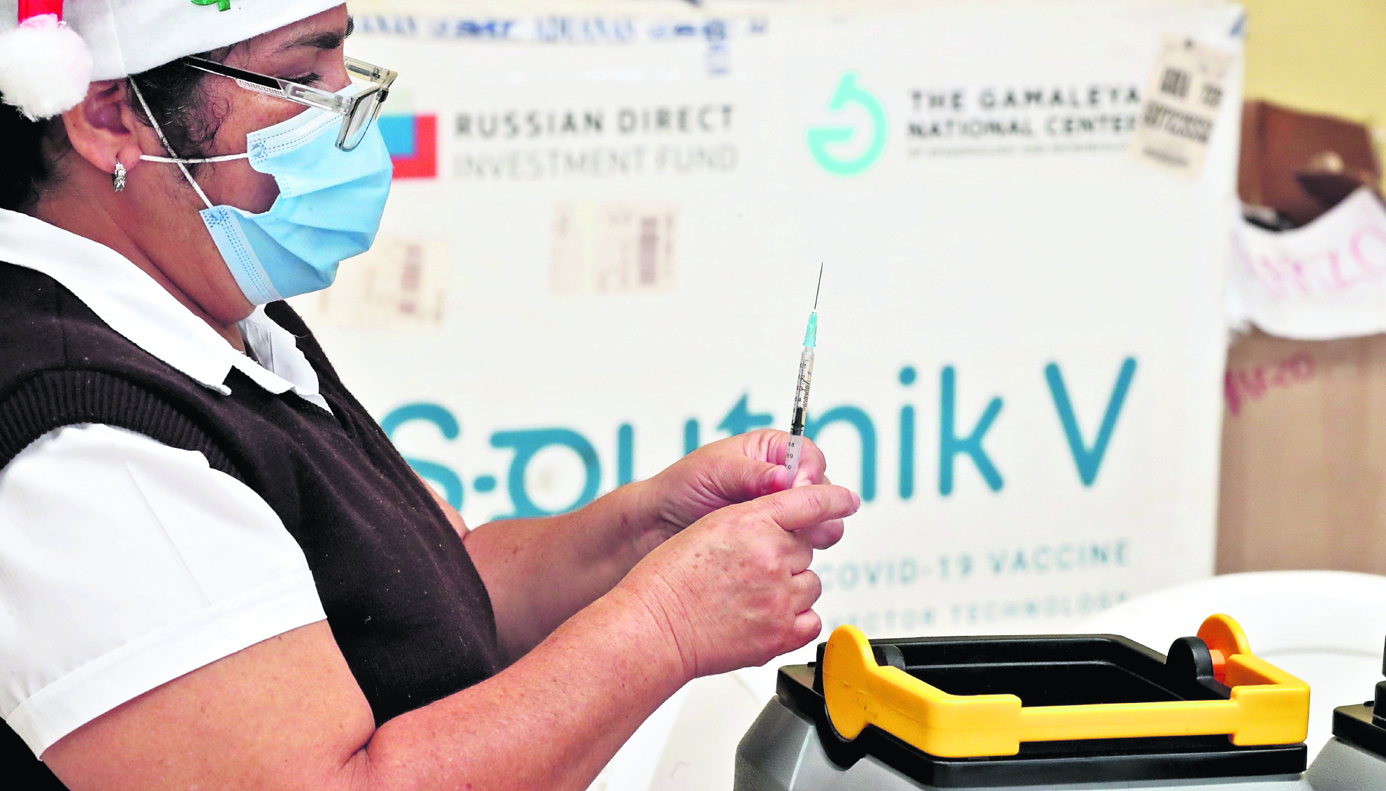 El Gobierno de Rusia anuncio que para el primer trimestre de 2022 sacará al mercado su vacuna Sputnik nasal. (Foto Prensa Libre: AFP)