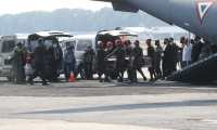 Los 15 cuerpos que fueron repatriados desde Chiapas llegaron en un avión de la Fuerza Aérea Mexicana. (Foto Prensa Libre: María Renée Barrientos)