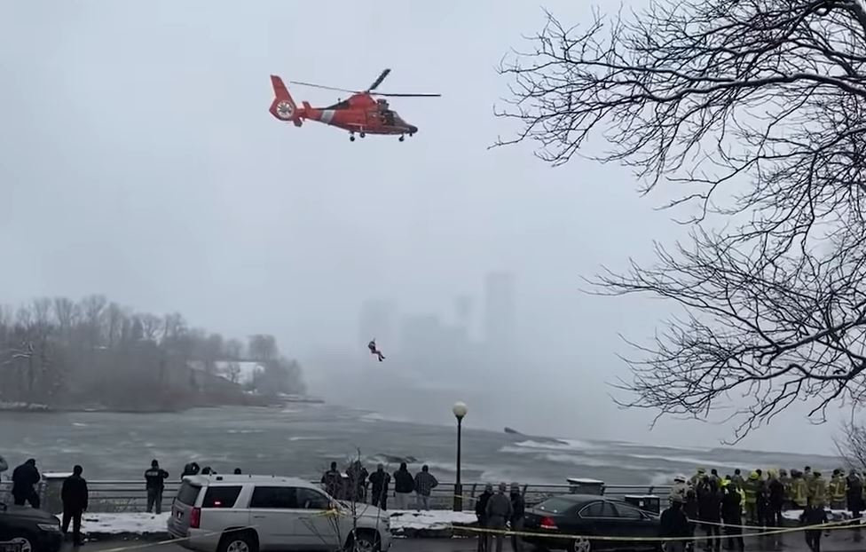 Una mujer cayó en las cataratas del Niágara y murió. (Foto Prensa Libre: wivb.com)

