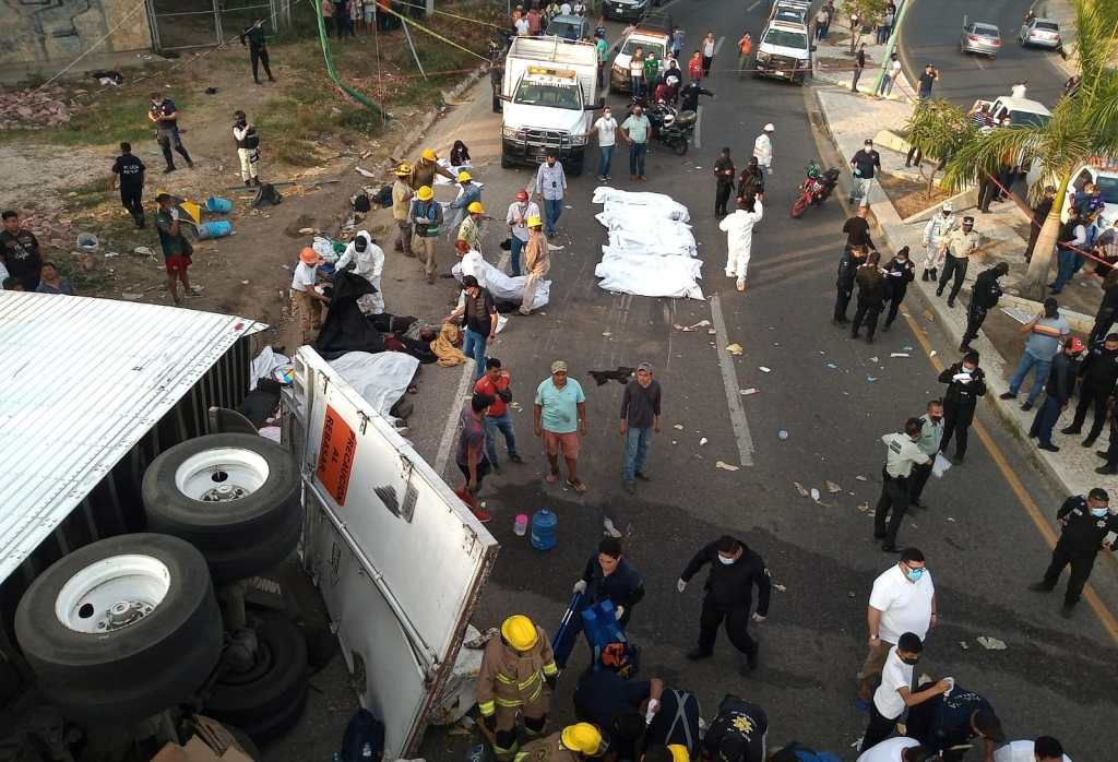 El accidente de un camión donde viajaban migrantes, ocurrió el 9 de diciembre en el municipio Chiapa de Corzo, estado de Chiapas. (México). (Foto Prensa libre: EFE)
