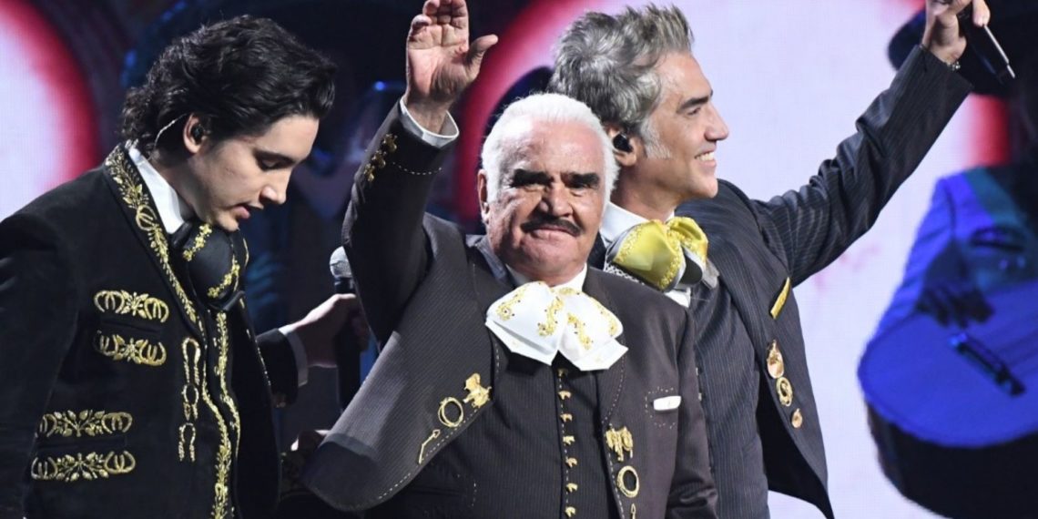 Vicente Fernández se recupera lentamente de los quebrantos de salud. (Foto: AFP)
