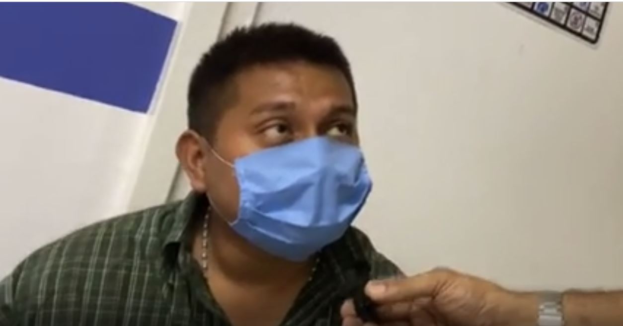El guatemalteco Andrés Cac narra su situación mientras se recupera en la Cruz Roja Mexicana. (Captura de video - César Cancino/Facebook)