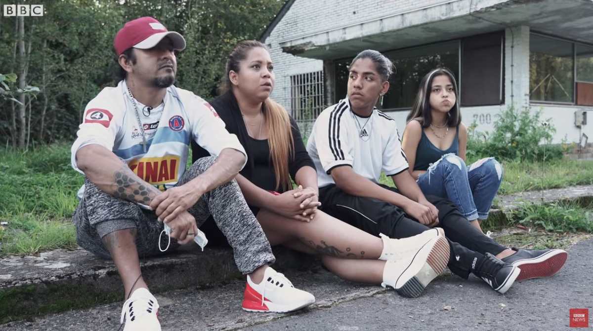 Pandillas en El Salvador: los cientos de salvadoreños que huyen de la violencia y esperan que Bélgica los acoja | Documental BBC Mundo
