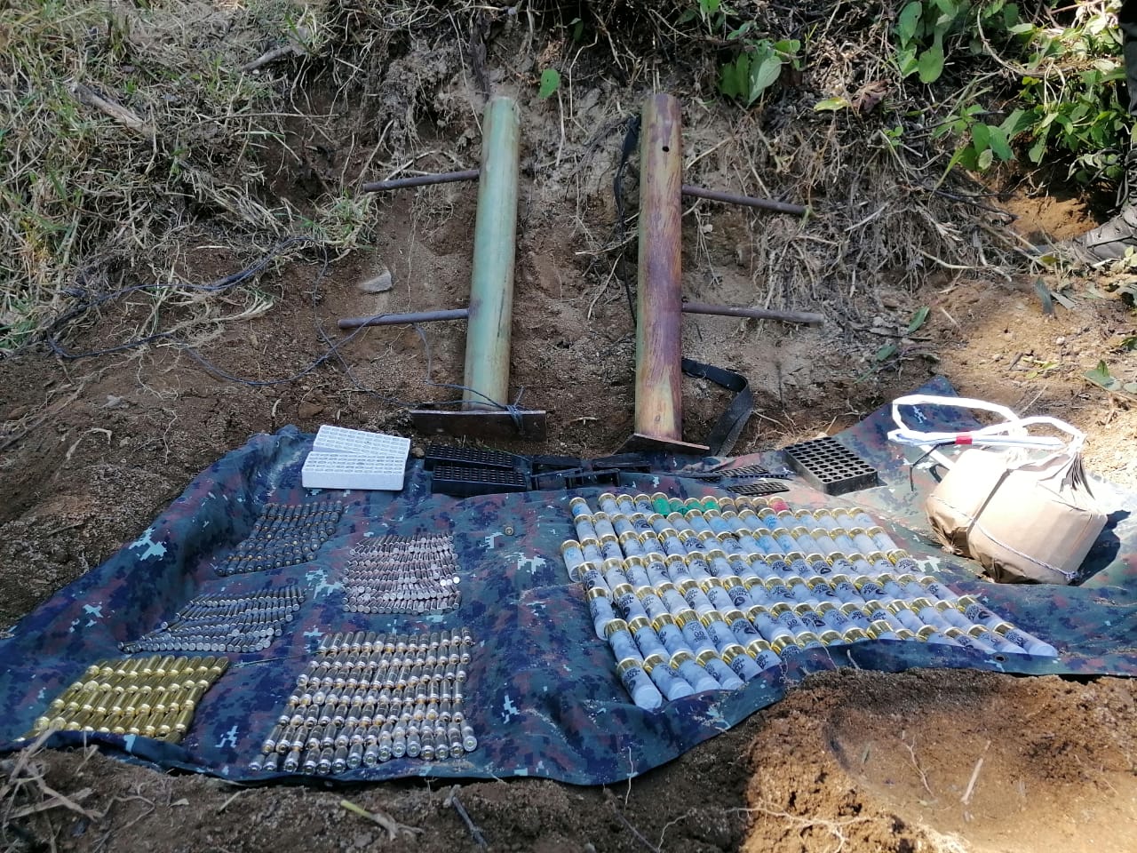 Efectivos del Ejército de Guatemala localizaron más de 500 municiones en una comunidad de Santa Catarina Ixtahuacán, Sololá. (Foto Prensa Libre: Ejército de Guatemala)