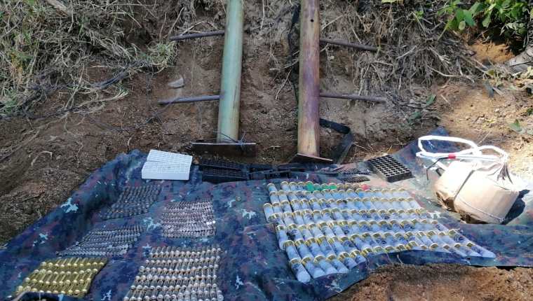 Efectivos del Ejército de Guatemala localizaron más de 500 municiones en una comunidad de Santa Catarina Ixtahuacán, Sololá. (Foto Prensa Libre: Ejército de Guatemala)