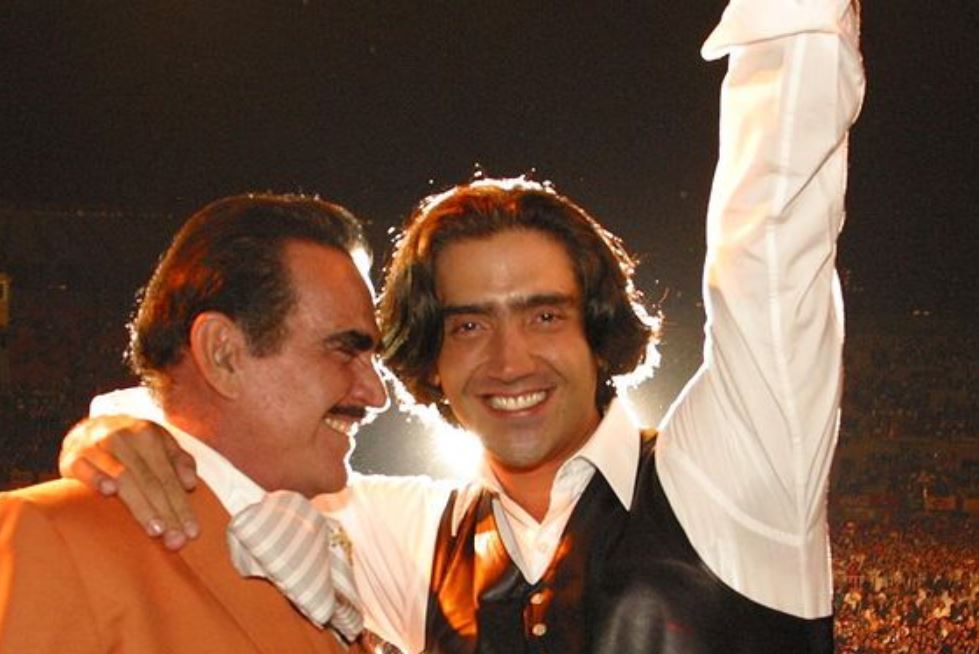 Alejandro Fernández a dueto con "El Charro de Huentitán"(Foto Prensa Libre: instagram.com/alexoficial)
