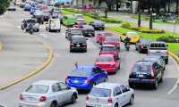Las personas prefieren utilizar vehículos particulares para movilizarse. (Foro Prensa Libre: Hemeroteca PL)