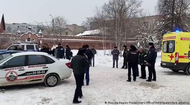 El ataque tuvo lugar en una escuela ortodoxa situada junto al convento Vvedensky Vladychny, del siglo XIV, en la localidad de Sérpujov, a unos 100 kilómetros al sur de la capital rusa. (Foto Prensa Libre: EFE)