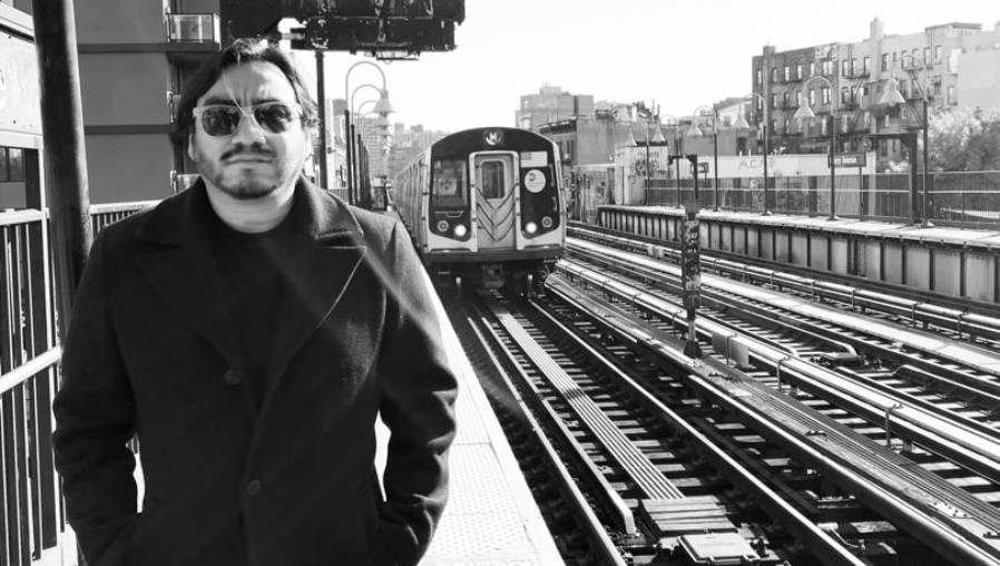 “Negro a lo chispudo”: El guatemalteco y fan de Ricardo Arjona que recrea videos del reciente álbum del cantante