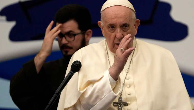 El papa Francisco se mostró "vivamente apenado" al conocer la "dolorosa noticia" del accidente de tráfico de un camión en el que perdieron la vida migrantes en el estado mexicano de Chiapas. (Foto Prensa Libre: AFP)