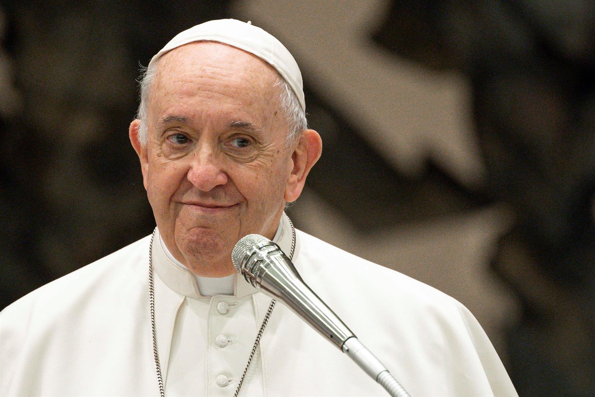El papa cumple 85 años en plena forma tras su operación. (Foto Prensa Libre: EFE)