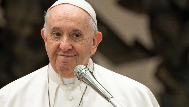 El papa cumple 85 años en plena forma tras su operación. (Foto Prensa Libre: EFE)