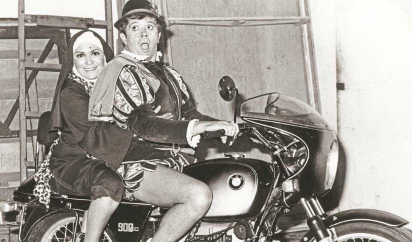 Carmen Salinas junto a Chabelo, en una foto inédita. (Foto: @digo_no_al_caos/Twitter)