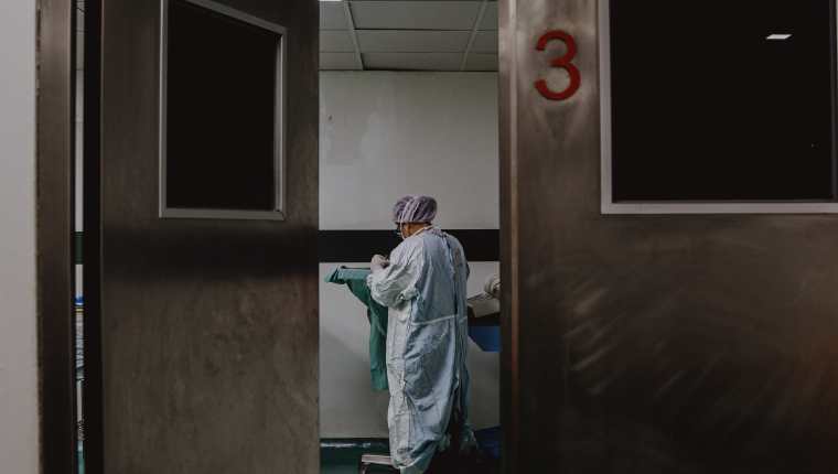 El covid-19 fue detectado por primera vez en enero del 2020, luego de la aparición de casos atípicos de neumonía en Wuhan, China. (Foto Prensa Libre: Unsplash)