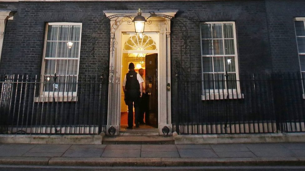 “Partygate”: 4 preguntas para entender el escándalo por las fiestas del gobierno de Boris Johnson durante el confinamiento en Reino Unido