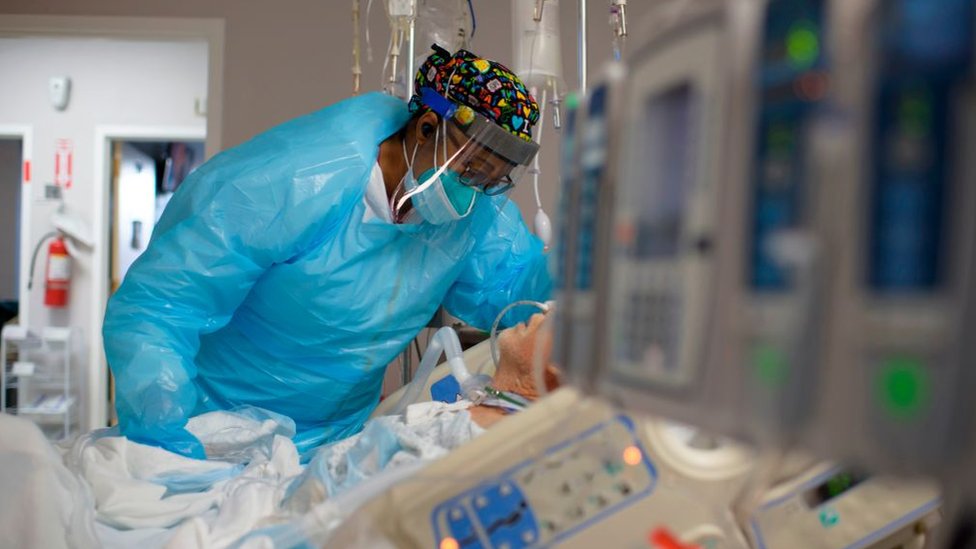 Los hospitales de EE.UU. han informado que el aumento de pacientes infectados ha aumentado en gran medida la presión sobre las instalaciones que ya estaban abrumadas por la pandemia. Getty Images