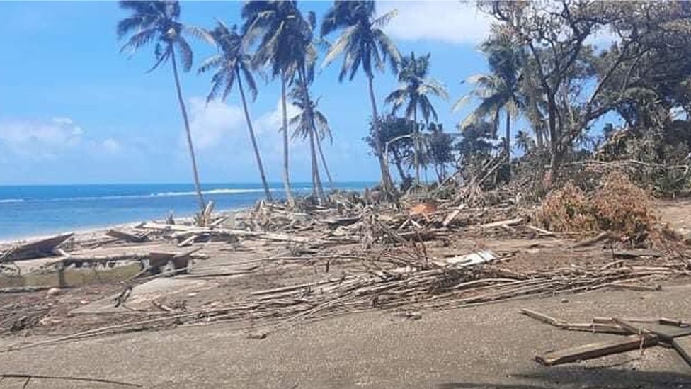 Una imagen de la capital, Nuku'alofa, muestra el daño después del tsunami del sábado. (CONSULADO DEL REINO DE TONGA EN LA UNIÓN EUROPEA)
