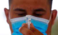 En un día el Ministerio de Salud registró más de 50 mil personas buscando la tercera dosis de la vacuna contra el coronavirus.  (Foto Prensa Libre: Hemeroteca PL)
