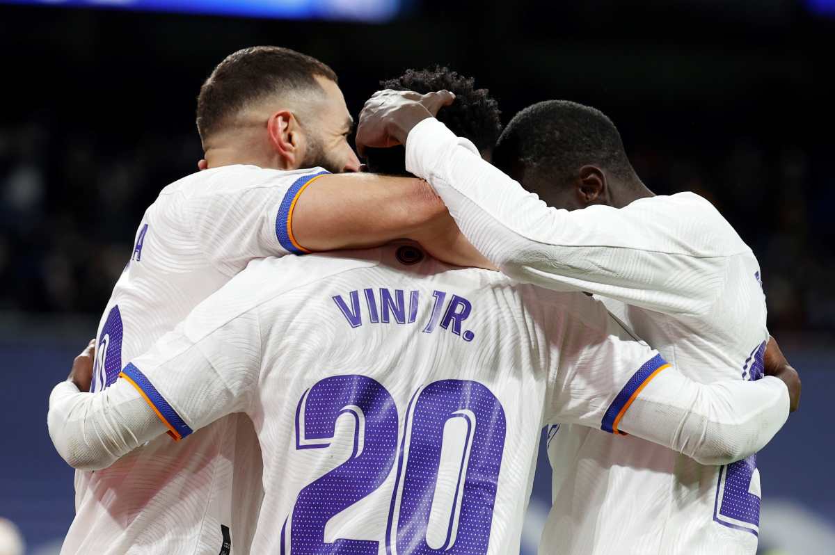 El Real Madrid levanta el vuelo ante el Valencia entre luces y sombras