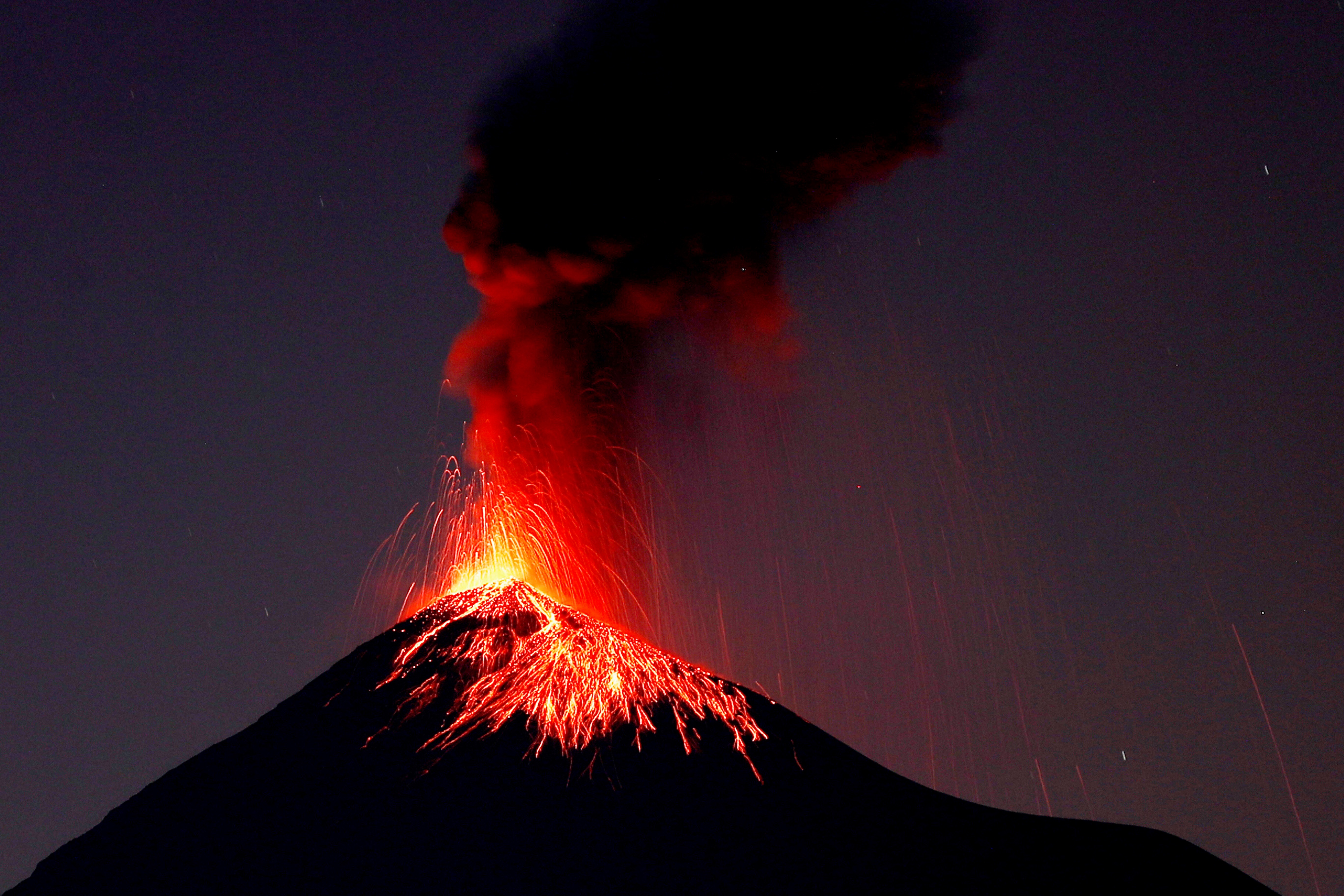Foto de archivo del 21 de enero de 2022 de una erupción del Volcán de Fuego. (Foto Prensa Lirbre:EFE)