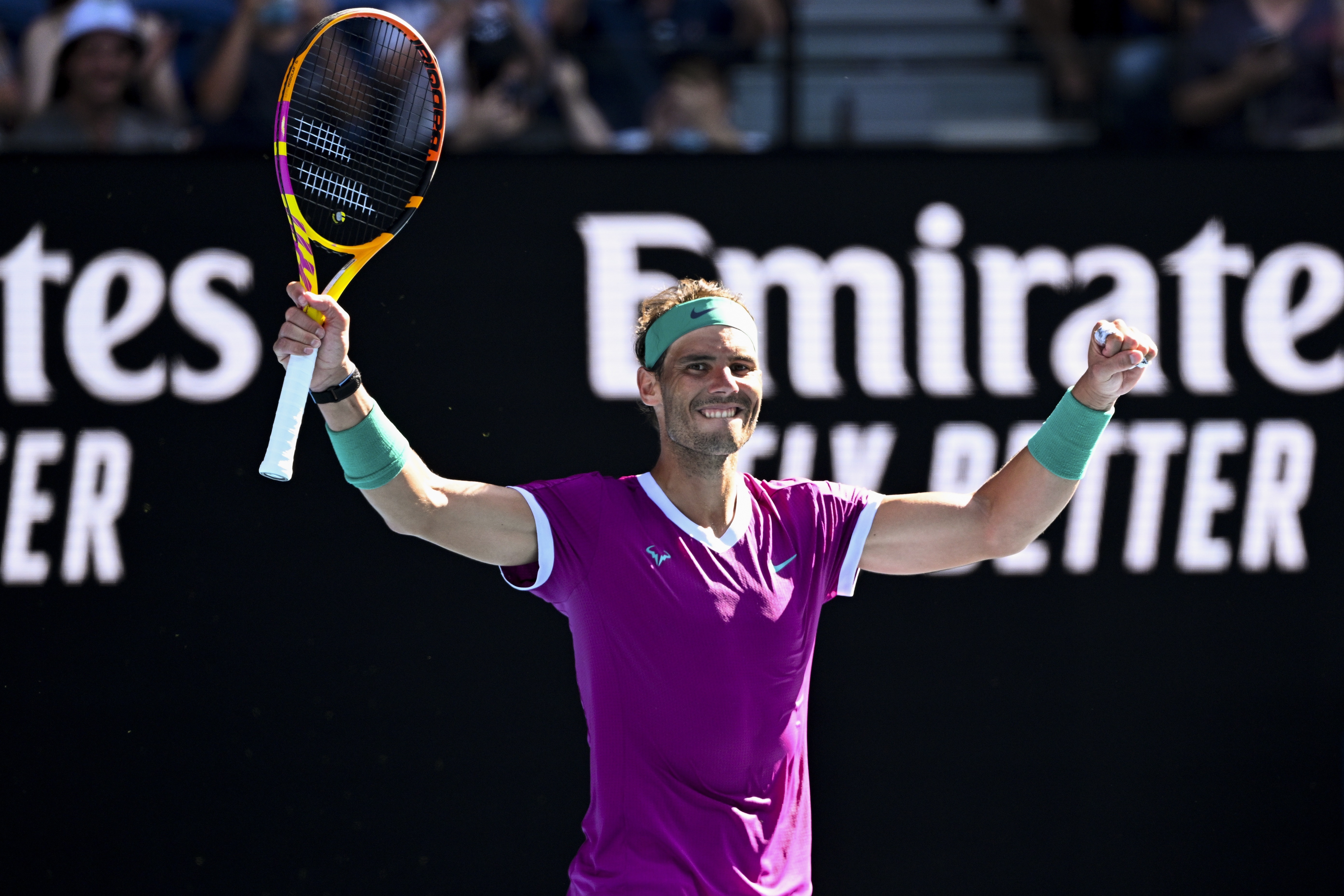 El tenista español Rafael Nadal festeja su victoria sobre el francés Adrian Mannarino  en el Australian Open. (Foto Prensa Libre: EFE) 