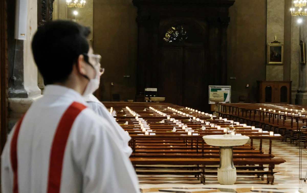 Sacerdotes no vacunados no podrán dar la comunión en una diócesis italiana