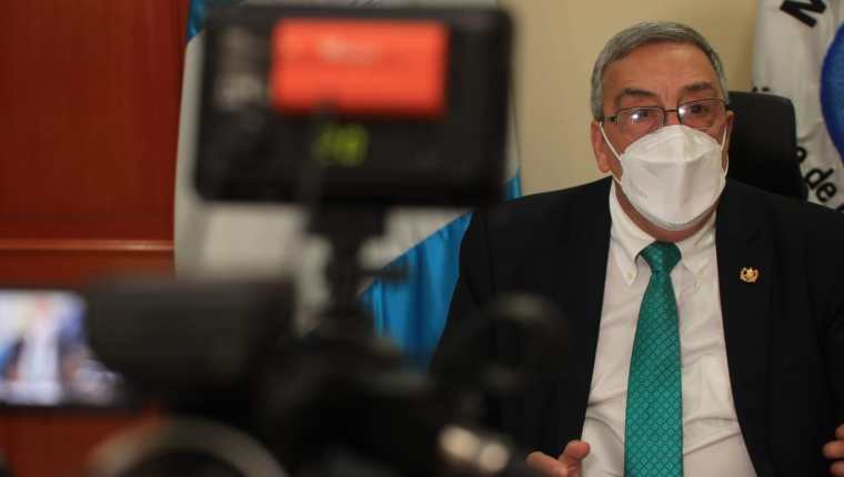Francisco Coma, ministro de Salud, asegura que la variante ómicron ya está en Guatemala. (Foto Prensa Libre: Byron García)